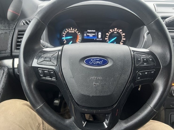 2017-ford-explorer-image-32