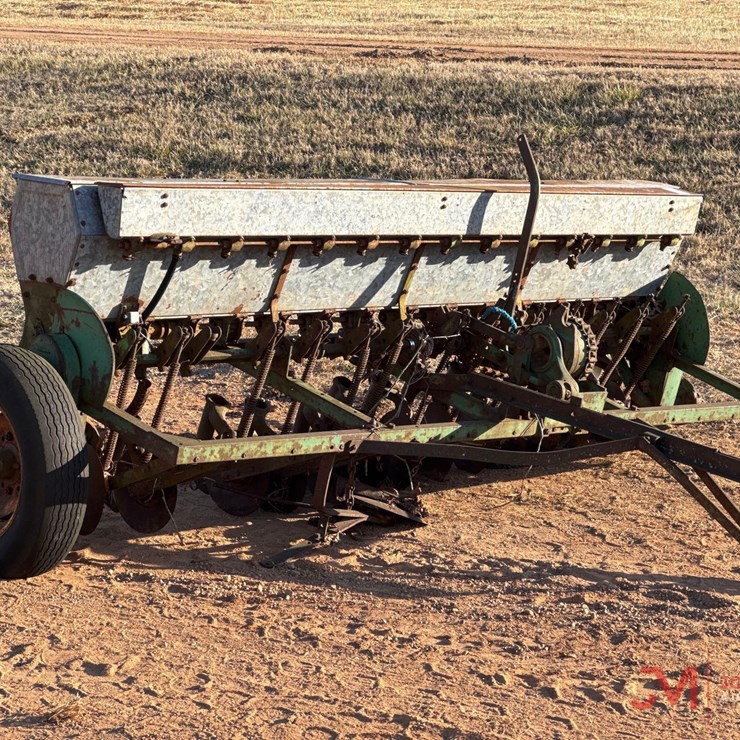 8' PULL TYPE GRAIN DRILL