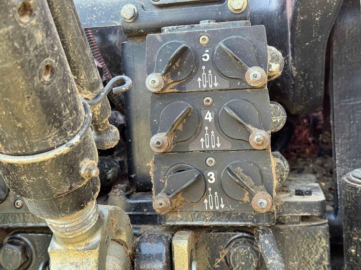 2010-case-ih-275-image-19