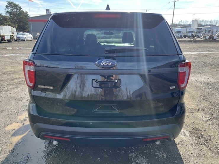 2016-ford-explorer-image-5