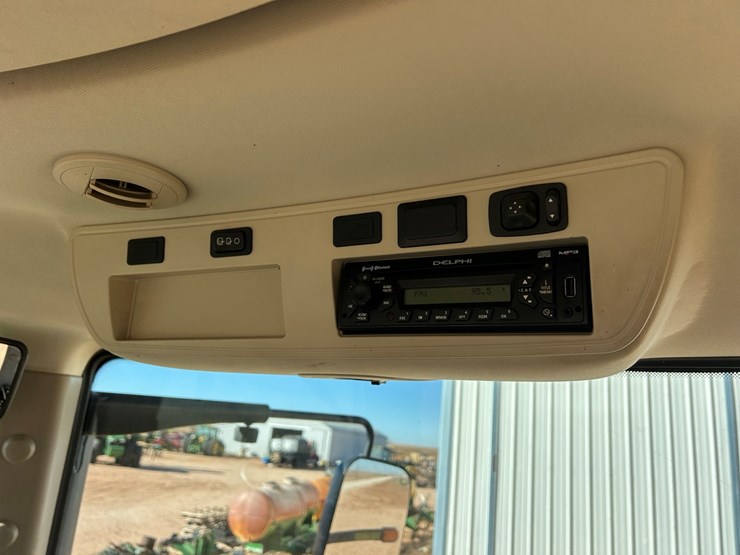 2010-john-deere-8295r-image-43