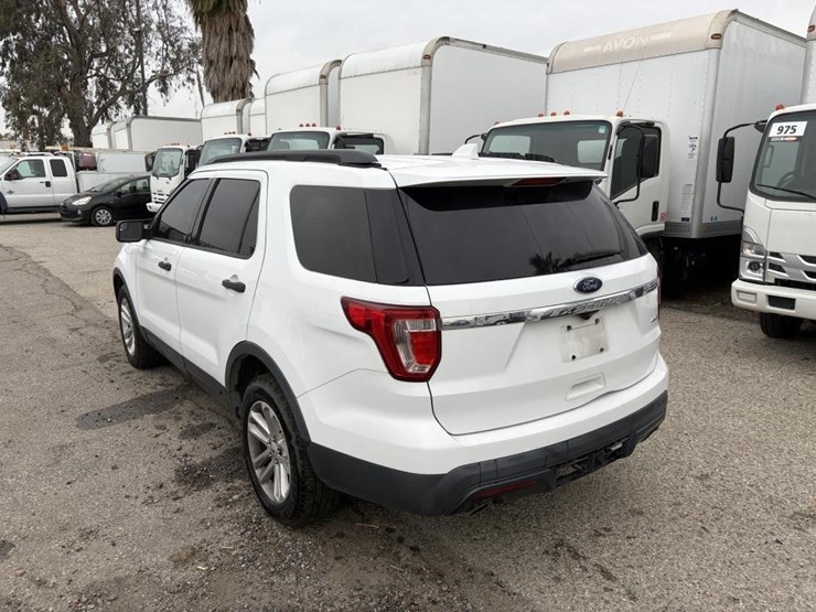2016-ford-explorer-image-4