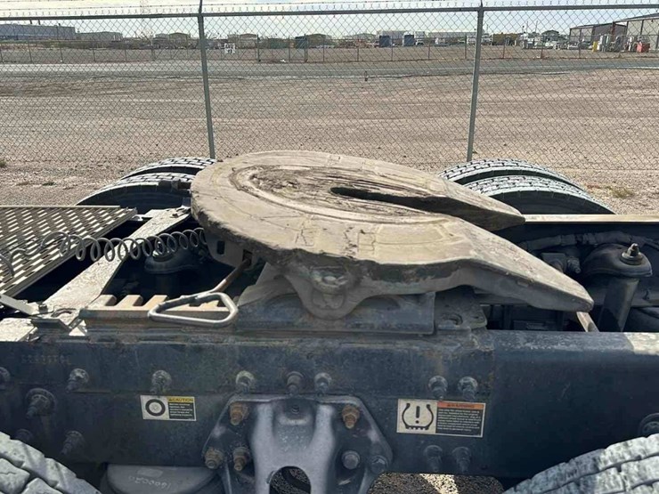 2016-peterbilt-579-image-8