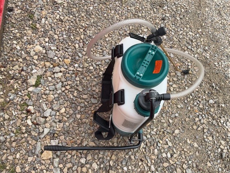 backpack-sprayer-&-electric-leaf-blower-image-2