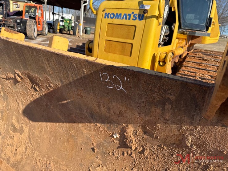 2010-komatsu-d51px-22-image-5