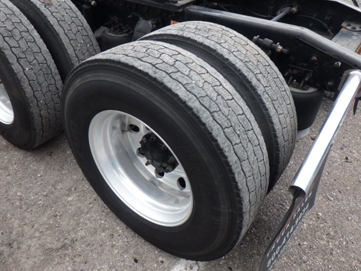 2017-freightliner-cascadia-125-evolution-image-15