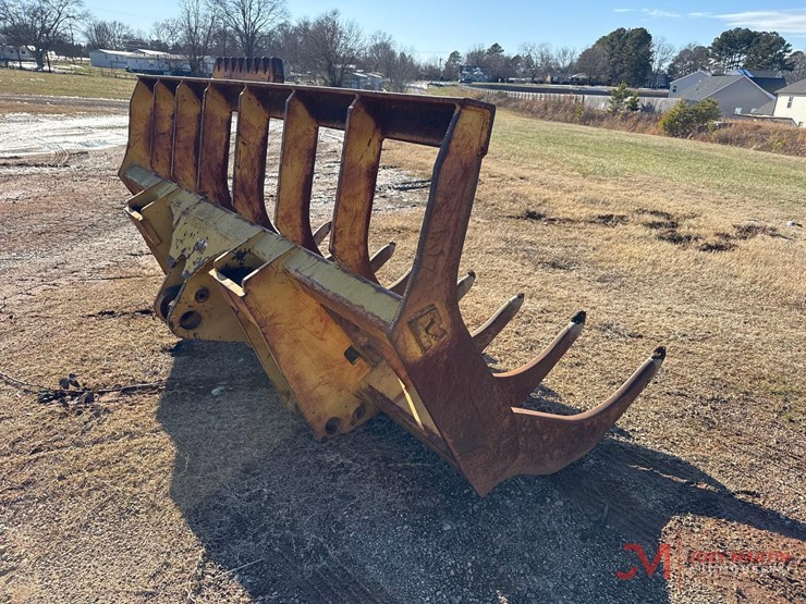 rockland8'-stacking-rake-loader-attachment-image-2