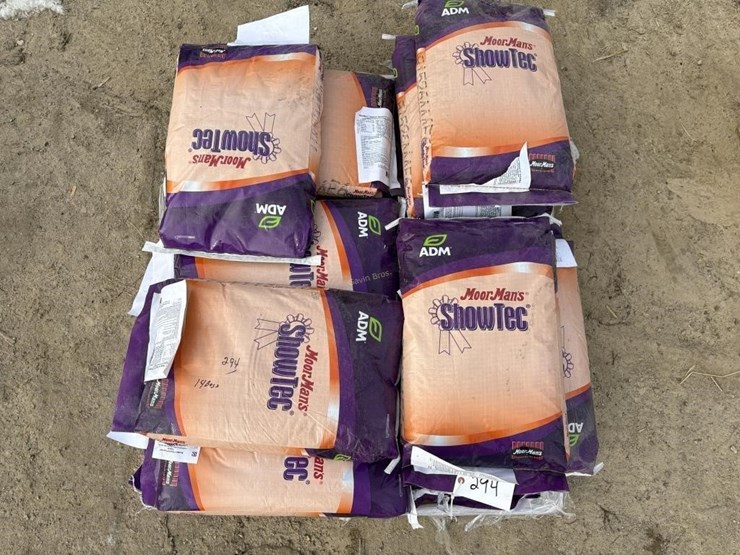 (14)-25lb-bags-moorman's-showtec-cattle-feed-image-2