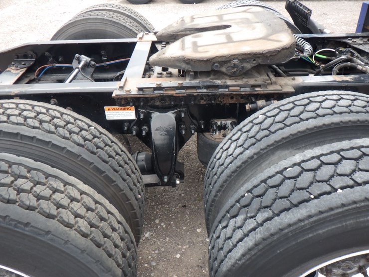 2019-freightliner-cascadia-126-image-8