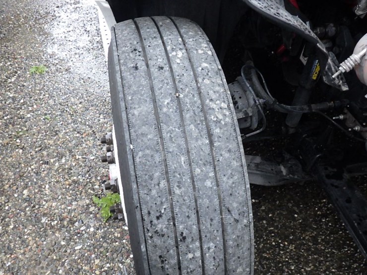 2020-freightliner-cascadia-126-image-29