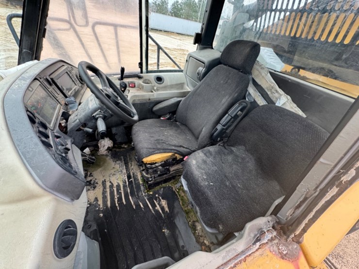 2016-caterpillar-730c-image-9