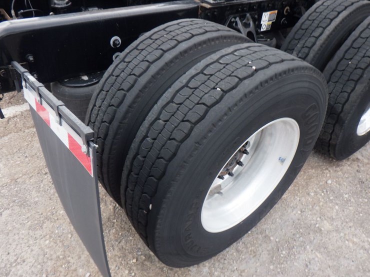 2022-kenworth-t680-image-6