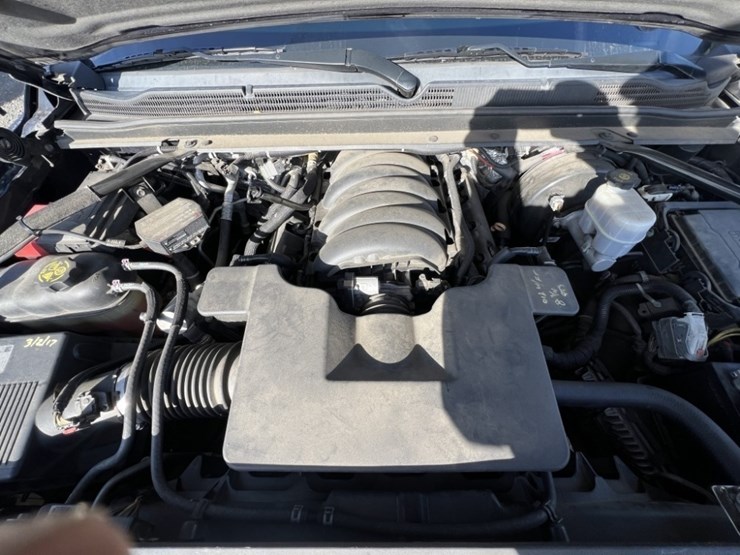 2015-chevrolet-tahoe-image-13