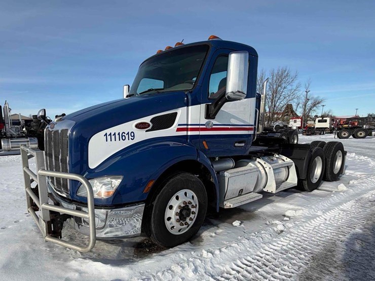 2015-peterbilt-579-image-1