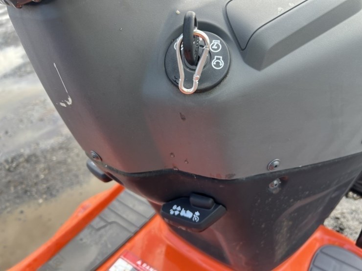 husqvarna-yth22v46-ride-on-lawn-mower-image-13