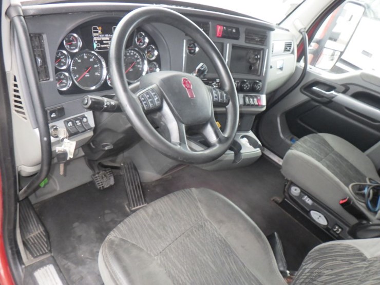 2020-kenworth-t680-image-17
