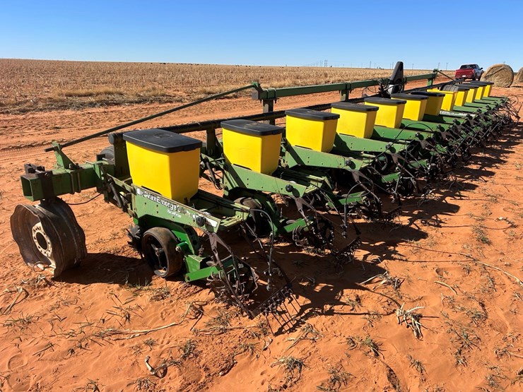 john-deere-7300-image-6