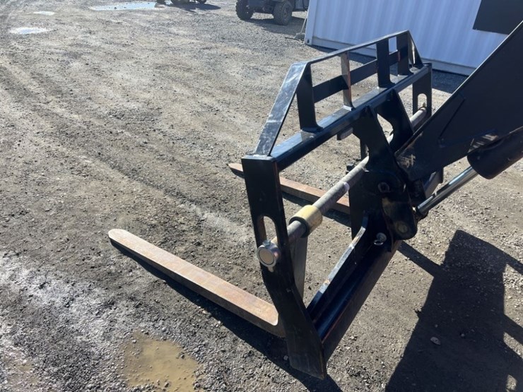 2017-jlg-6036-image-10