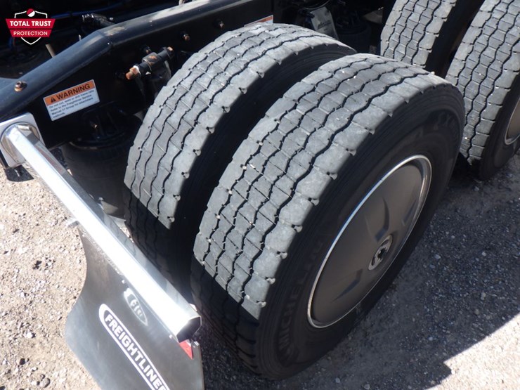 2024-freightliner-cascadia-126-image-9