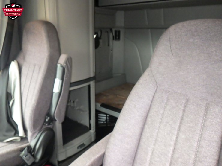 2022-peterbilt-579-image-19