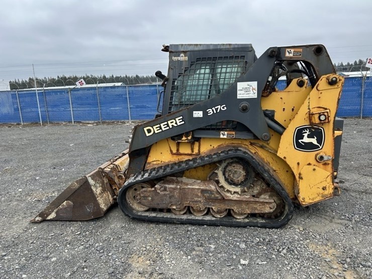 2023-deere-317g-image-2