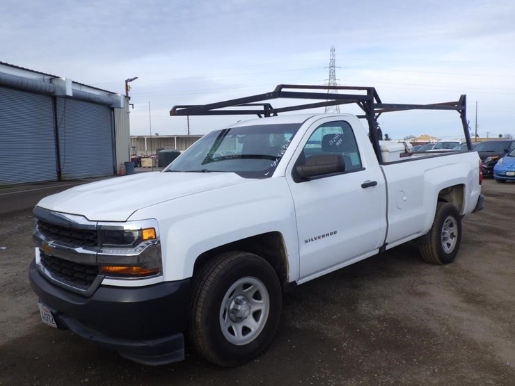 2018-chevrolet-1500-image-1