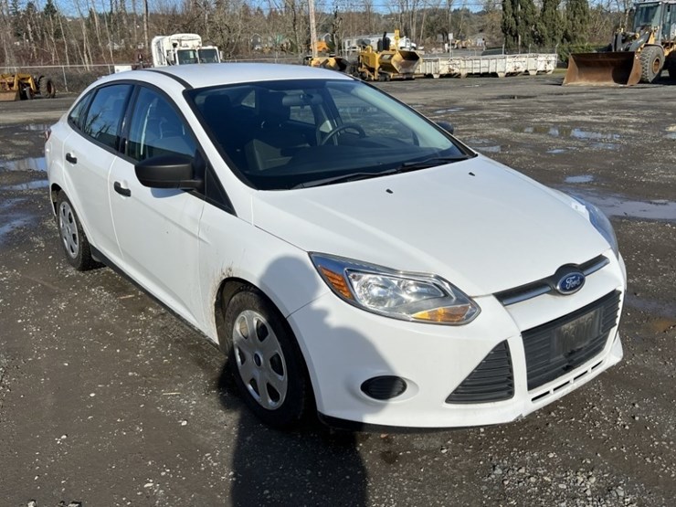 2014-ford-focus-sedan-image-2
