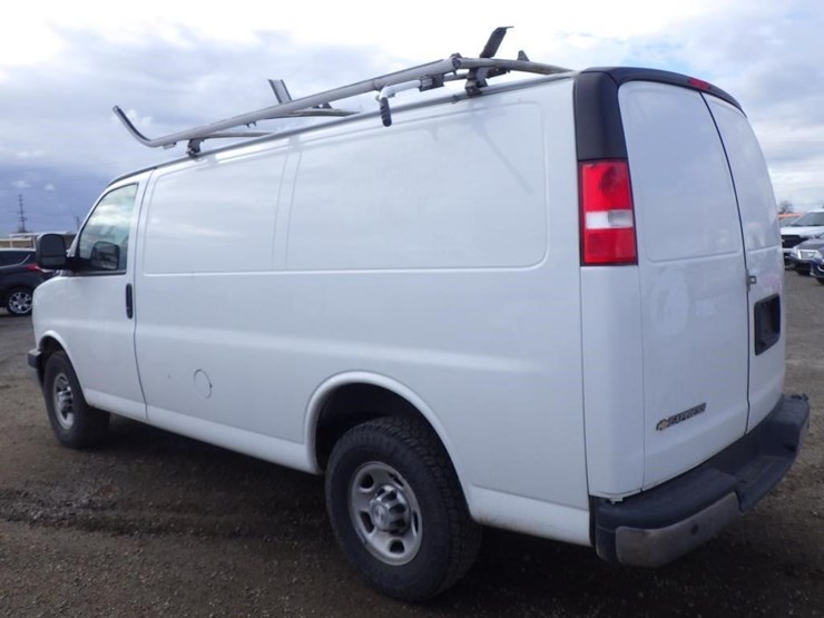 2017-chevrolet-express-2500-image-4