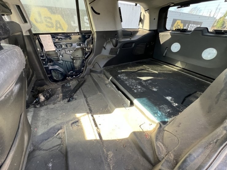 2015-chevrolet-tahoe-image-22