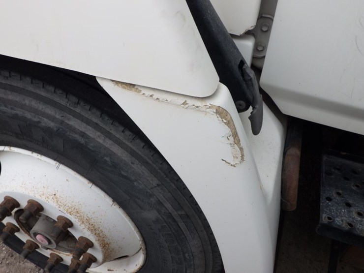 2006-hino-268-image-22