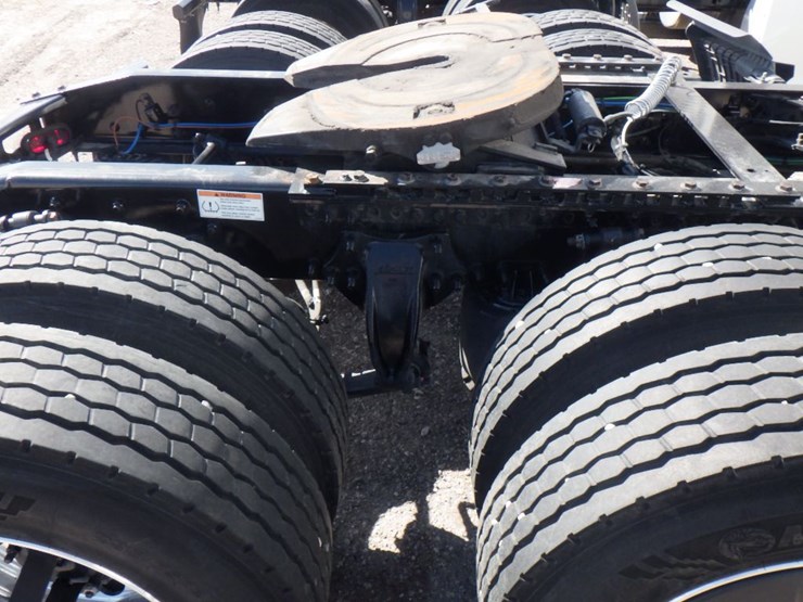 2024-freightliner-cascadia-126-image-8