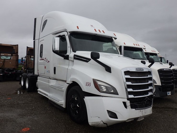 2020-freightliner-cascadia-126-image-5