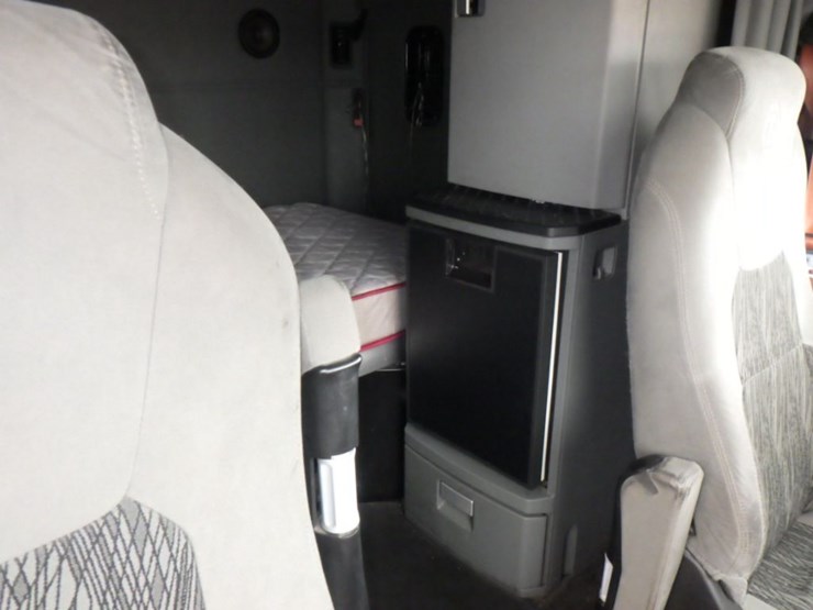 2020-kenworth-t680-image-5