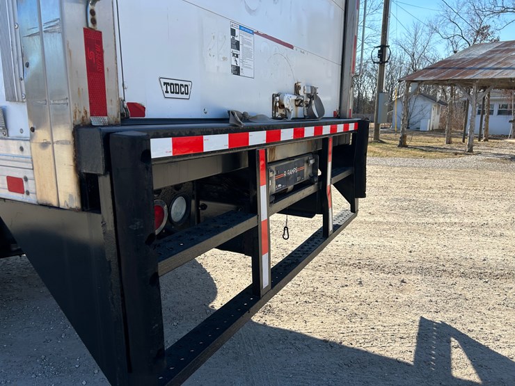 2018-freightliner-m2-106-image-65