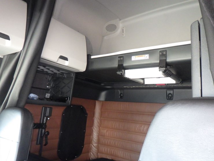 2022-freightliner-cascadia-126-image-21