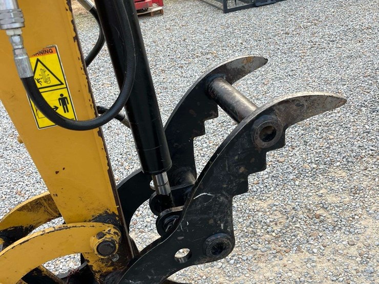 caterpillar-303-image-3