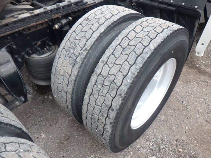 2017-freightliner-cascadia-125-evolution-image-9