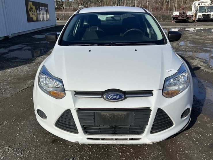 2014-ford-focus-sedan-image-8