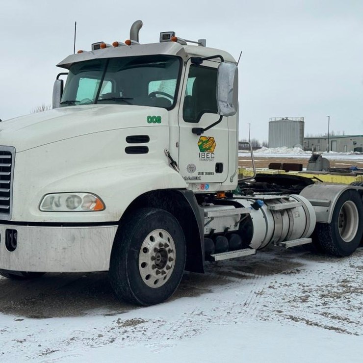 2018 Mack CXU613 Day Cab