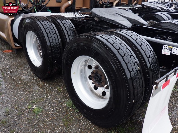 2022-kenworth-t680-image-16