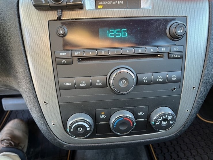 2011-chevrolet-impala-sedan-image-29