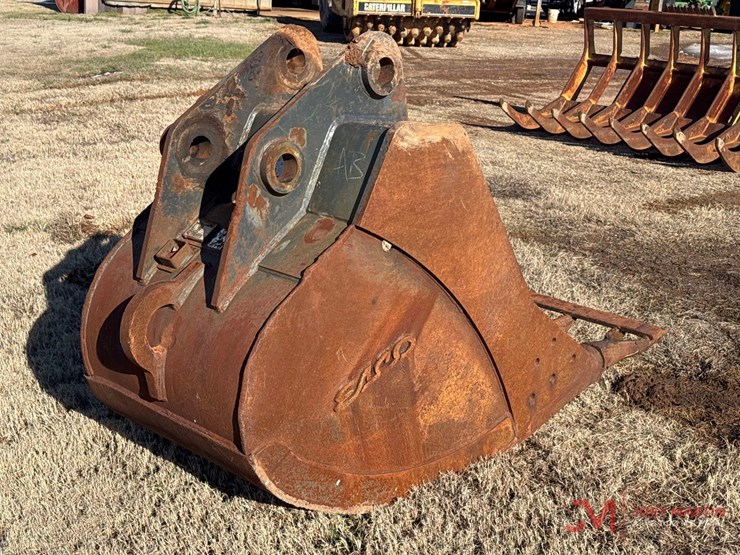 esco-36"-tooth-bucket-excavator-attachment-with-sand-foot-image-2