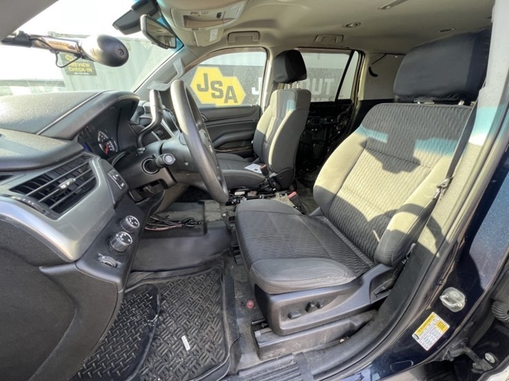 2015-chevrolet-tahoe-image-25