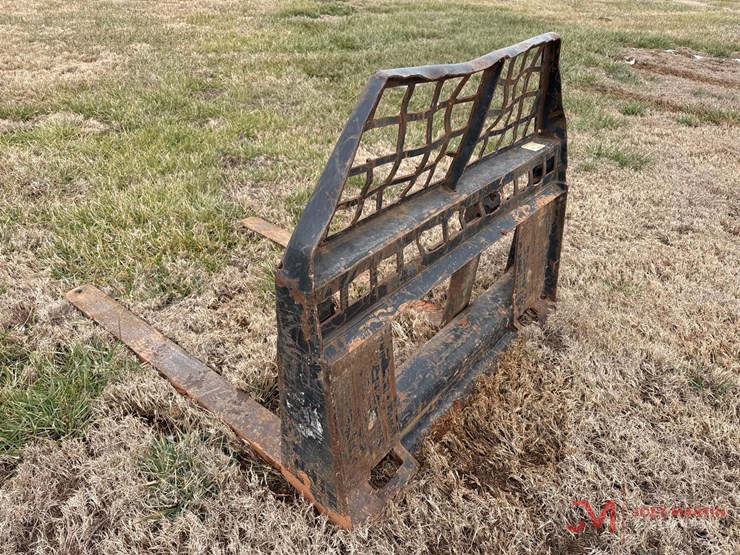 cat-42"-forks-skid-steer-attachment-image-3