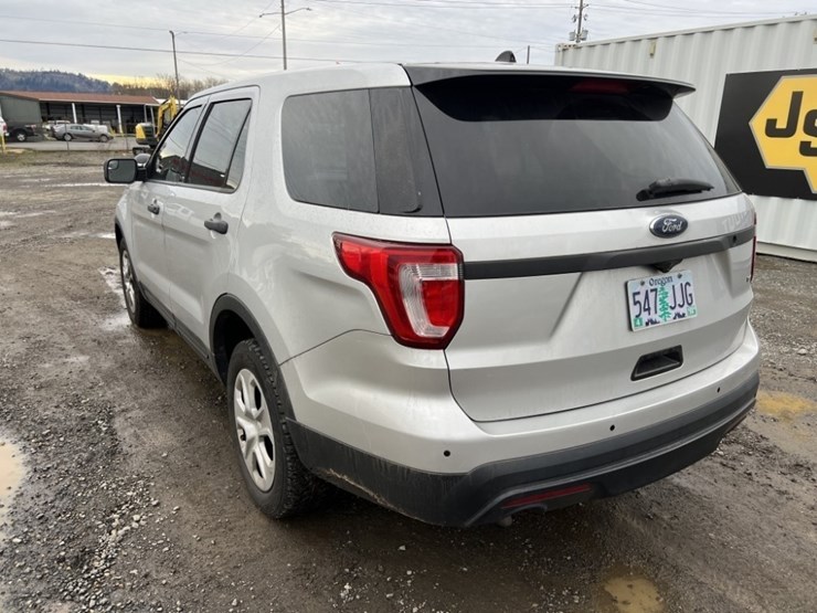 2017-ford-explorer-image-6