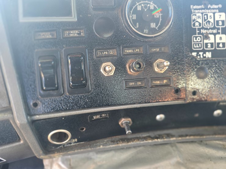 2001-mack-rd688s-image-94