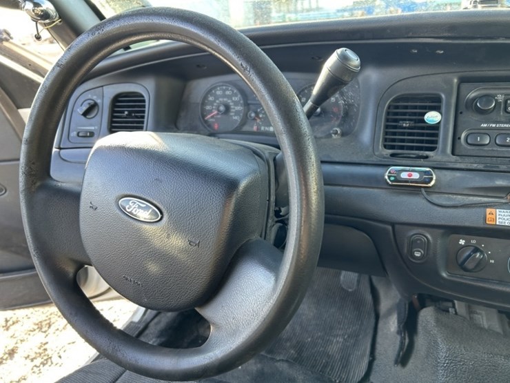 2007-ford-crown-victoria-sedan-image-16