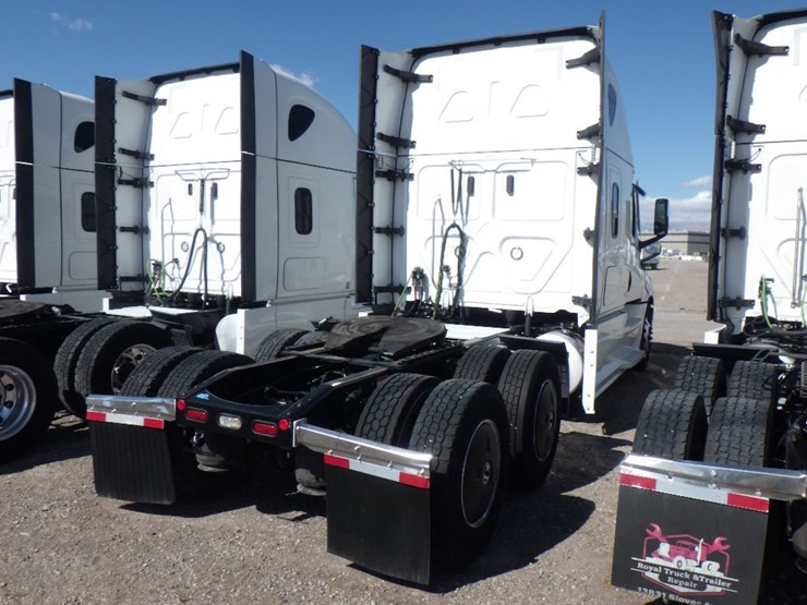 2024-freightliner-cascadia-126-image-10