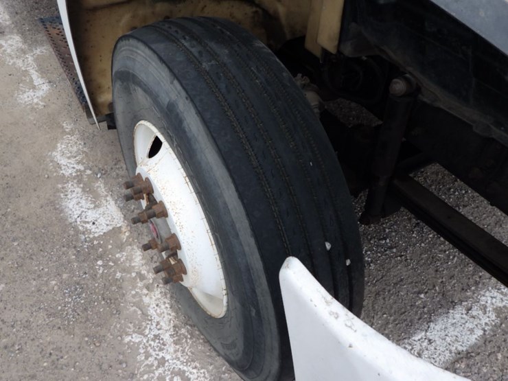 2006-hino-268-image-27