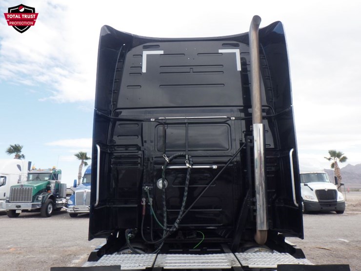 2020-volvo-vnl-760-image-12